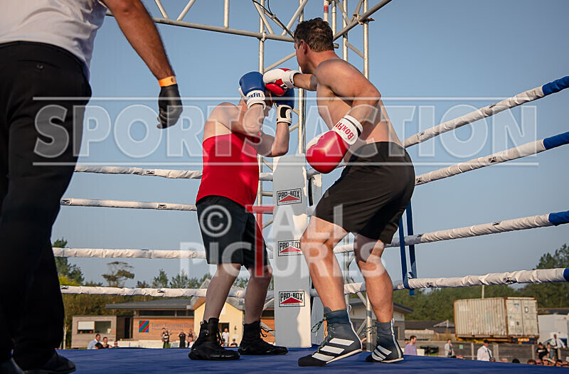 BOUT 11 - Rolo -9 and a Half Digits De Saumarez v Darren -the Executio - BOUT 11 - Rollo '9 and a Half Digits' De Saumarez v Darren 'the Executioner' Etasse