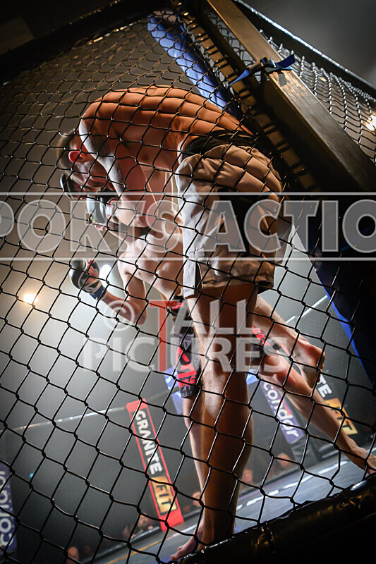 BOUT- 11 - James Jeune v Matt Iwon-56 - BOUT 11 - James Jeune v Matt Iwon