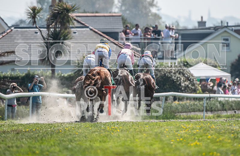 Guernsey Race Club Horse Racing 2018-17 - GUERNSEY RACE CLUB BANK HOLIDAY 2018