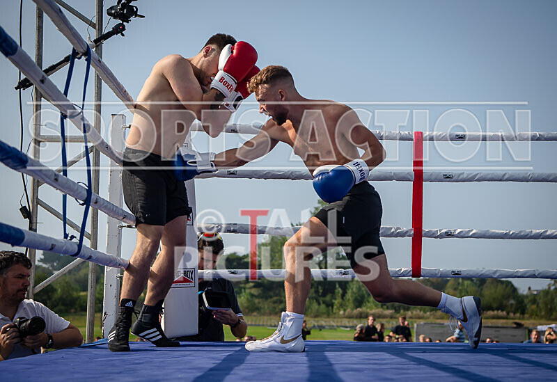 BOUT 3 - Josh -All the Way- Gray v Ed -No Fear- Sebire-19 - BOUT 3 - Josh 'All the Way' Gray v Ed 'No Fear' Sebire