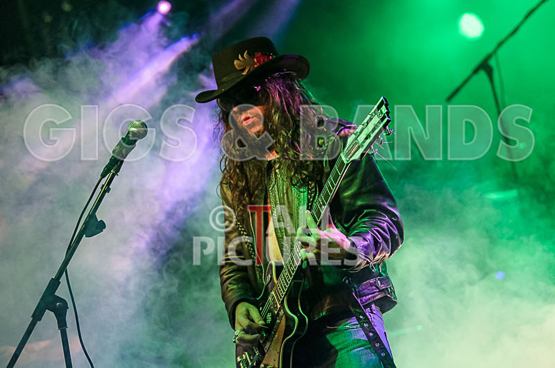 Johnny Cage and the Voodoo Groove-28 - JOHNNY CAGE AND THE VOODOO GROOVE