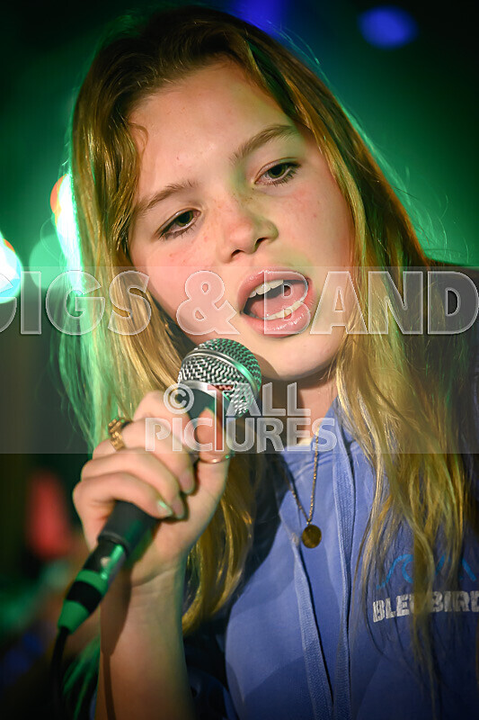 Motionless-6 - MOTIONLESS