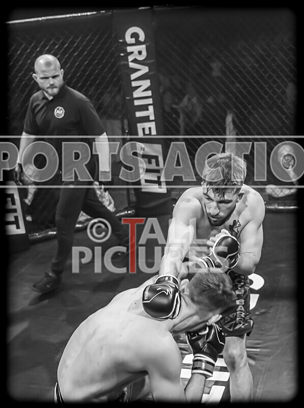 BOUT- 11 - James Jeune v Matt Iwon-28 - BOUT 11 - James Jeune v Matt Iwon