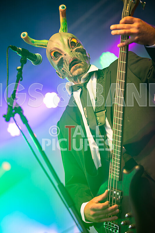 The Bensons-12 - THE BENSONS