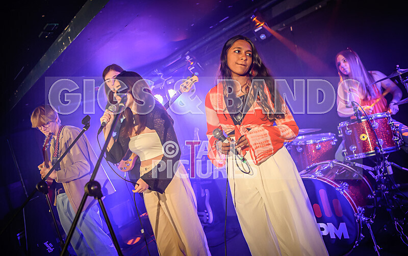 Bonnie and the Others-22 - BONNIE AND THE OTHERS