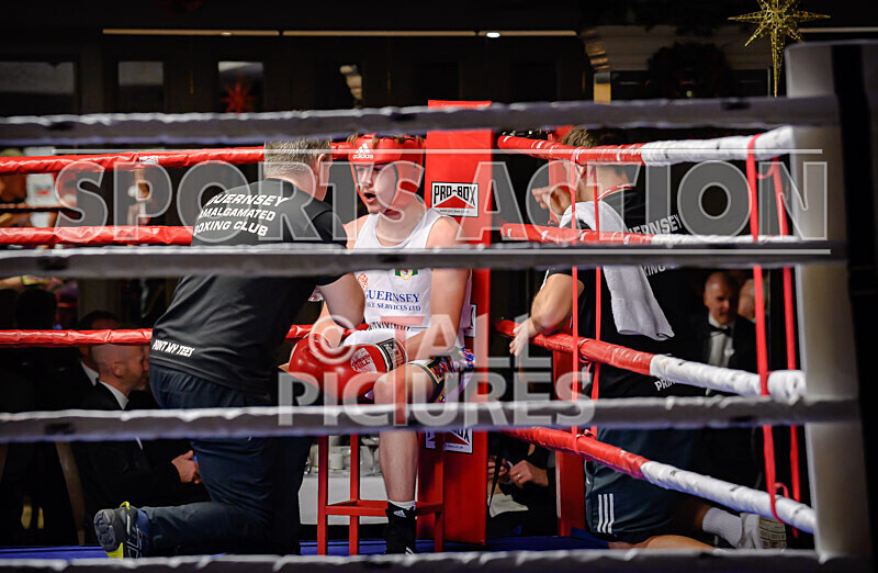 BOUT- 5_Ethan Le Moignan v Adrian Salmonowicz-8 - BOUT 5_Ethan Le Moignan v Adrian Salmonowicz