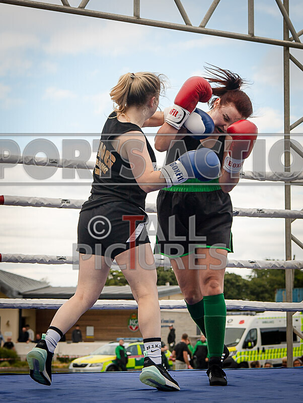 BOUT 9- Lauren Thunder Damage Hallett v Dee the Machine Marsden-26 - BOUT 9- Lauren 'Thunder Damage' Hallett v Dee 'the Machine' Marsden