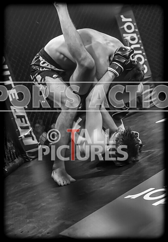 BOUT- 11 - James Jeune v Matt Iwon-50 - BOUT 11 - James Jeune v Matt Iwon