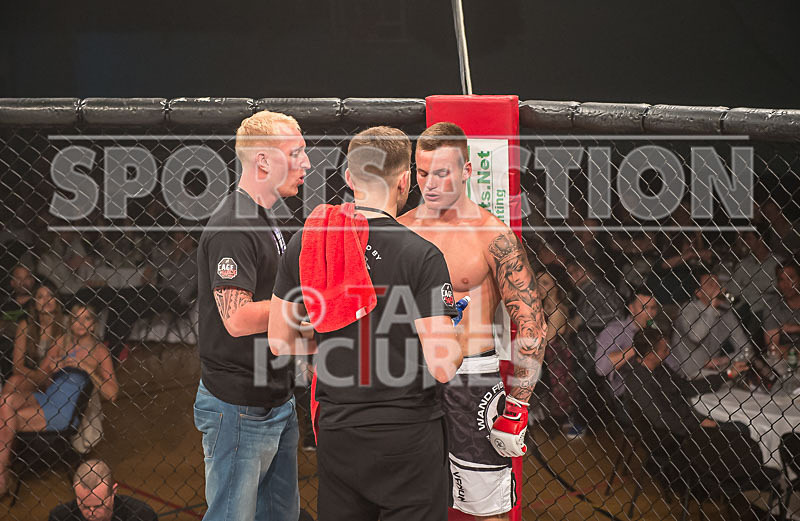 James Mapley v Chris Burton-16 - BOUT 14