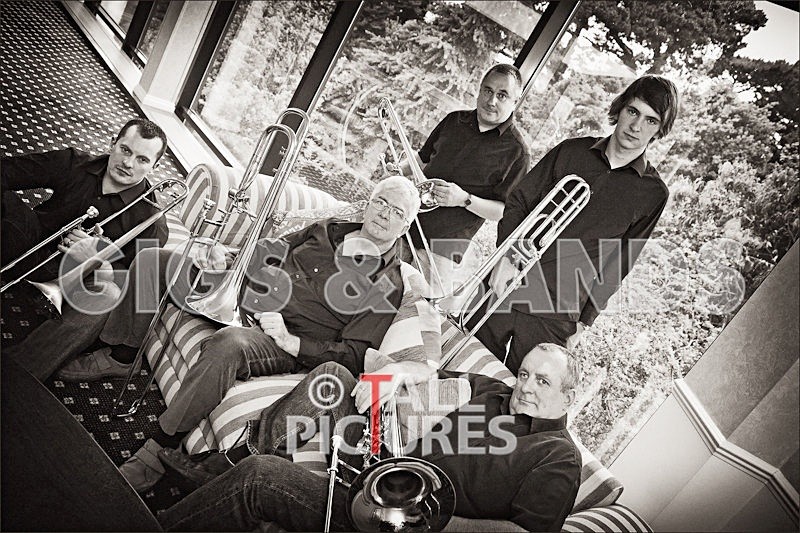 Boneheads-25_Grainy BW - THE BONEHEADS