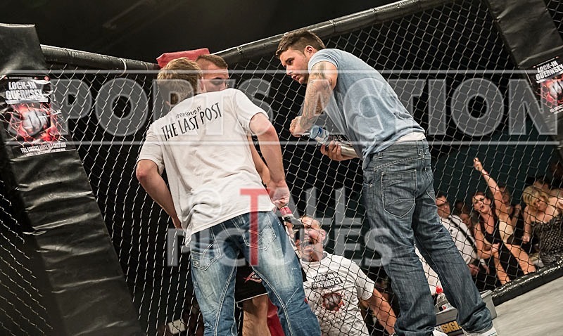 Cage Fighting_2012_Bout 11-43 - BOUT-11
