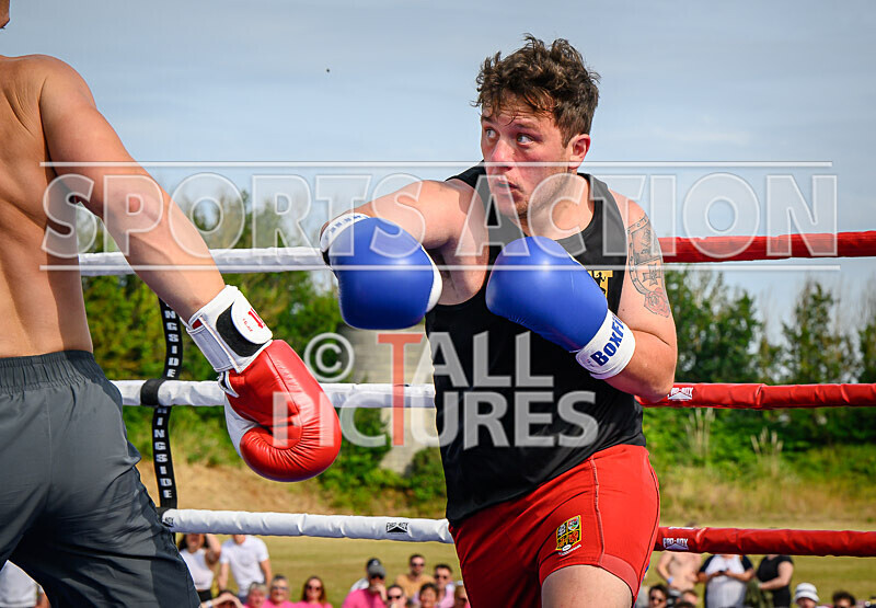 BOUT 4 - Sam Kamikazae Kissack v Charlie White-22 - BOUT 4 - Sam 'Kamikazae' Kissack v Charlie White