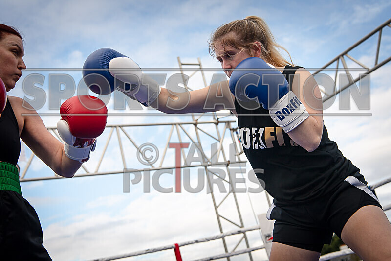BOUT 9- Lauren Thunder Damage Hallett v Dee the Machine Marsden-36 - BOUT 9- Lauren 'Thunder Damage' Hallett v Dee 'the Machine' Marsden