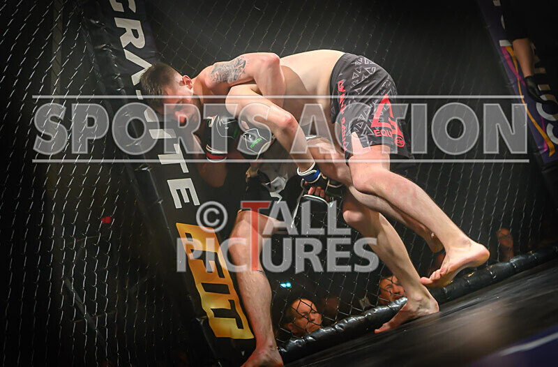 BOUT- 11 - James Jeune v Matt Iwon-57 - BOUT 11 - James Jeune v Matt Iwon