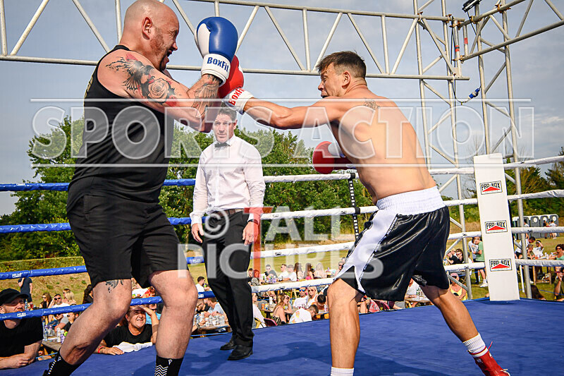 BOUT 5 - Martin the Swinger Budge v Wayne the Renegade Ogier-27 - BOUT 5 - Martin 'the Swinger' Budge v Wayne 'the Renegade' Ogier