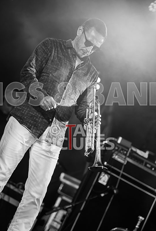 Jah Wobble  The Invaders of the Heart-27 - JAH WOBBLE & THE INVADERS OF THE HEART