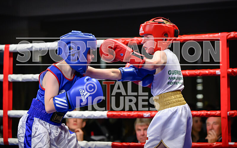 BOUT- 2 - Leon Watson v Callum Cain-6 - BOUT 2 - Leon Watson v Callum Cain