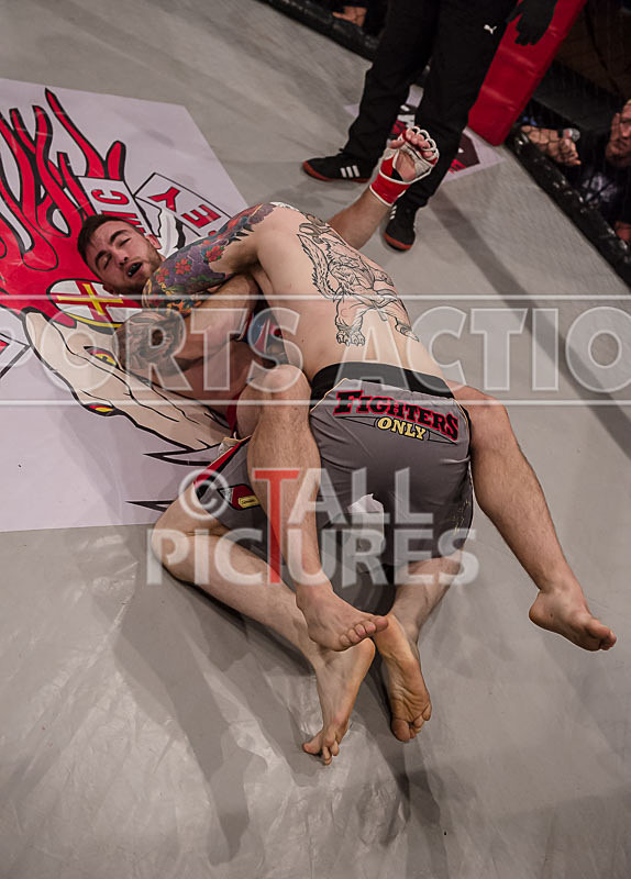 Josh Ozanne v Andrew Reid-9 - BOUT 15