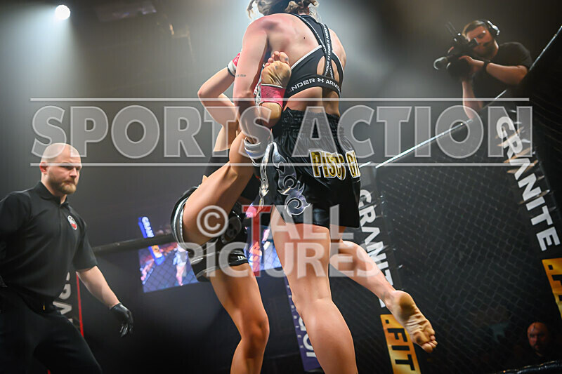 BOUT- 9 - Laura Douglas v Georgia Blumsom-29 - BOUT 9 - Laura Douglas v Georgia Blumsom