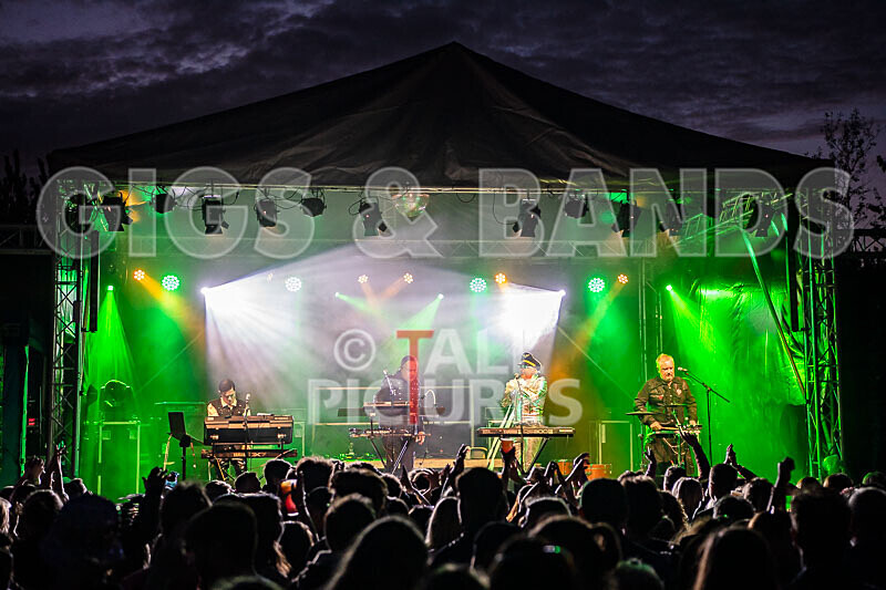 Fade2Grey-429 - FADE2GREY