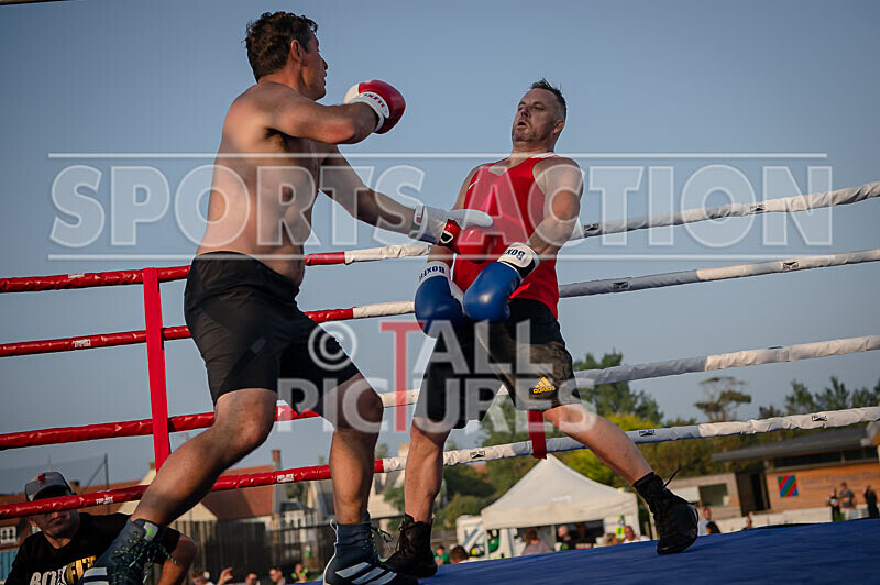 BOUT 11 - Rolo -9 and a Half Digits De Saumarez v Darren -the Executio - BOUT 11 - Rollo '9 and a Half Digits' De Saumarez v Darren 'the Executioner' Etasse