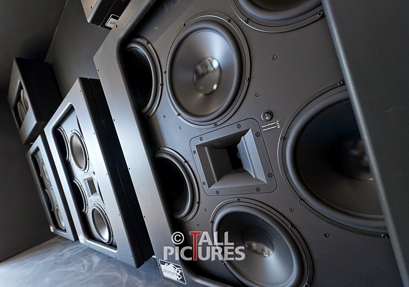 Avolution_Shoot-5-41 - LARGE SCREEN & PROJECTOR