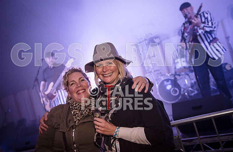 The Smooth Hounds-27 - THE SMOOTH HOUNDS