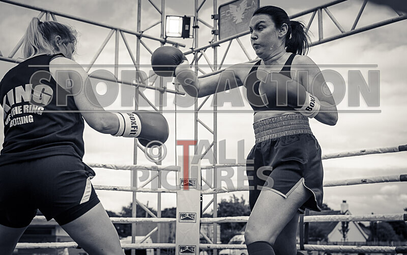 BOUT 9- Lauren Thunder Damage Hallett v Dee the Machine Marsden-9 - BOUT 9- Lauren 'Thunder Damage' Hallett v Dee 'the Machine' Marsden