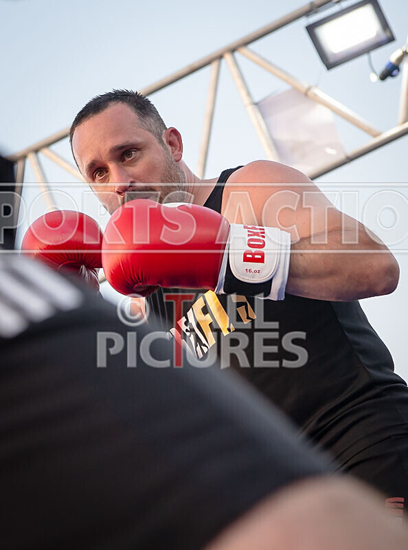 BOUT 15 - Alec -the Bomber- Bailey v Owen Poynder-17 - BOUT 15 - Alec 'the Bomber' Bailey v Owen Poynder