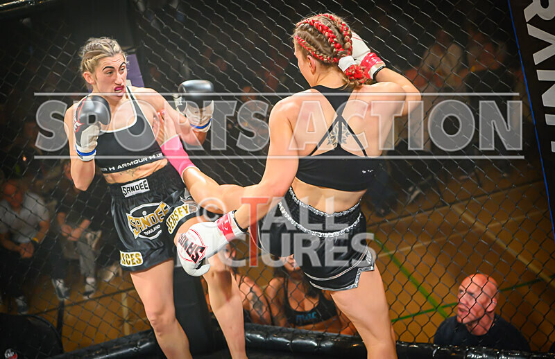 BOUT- 9 - Laura Douglas v Georgia Blumsom-47 - BOUT 9 - Laura Douglas v Georgia Blumsom