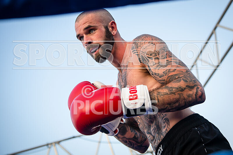 BOUT 14 - Koen -Kraken- Le Prevost v Lewis Bourgaize-22 - BOUT 14 - Koen 'Kraken' Le Prevost v Lewis Bourgaize