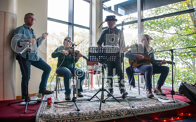 The Crowband-42 - THE ACOUSTIC CAFE