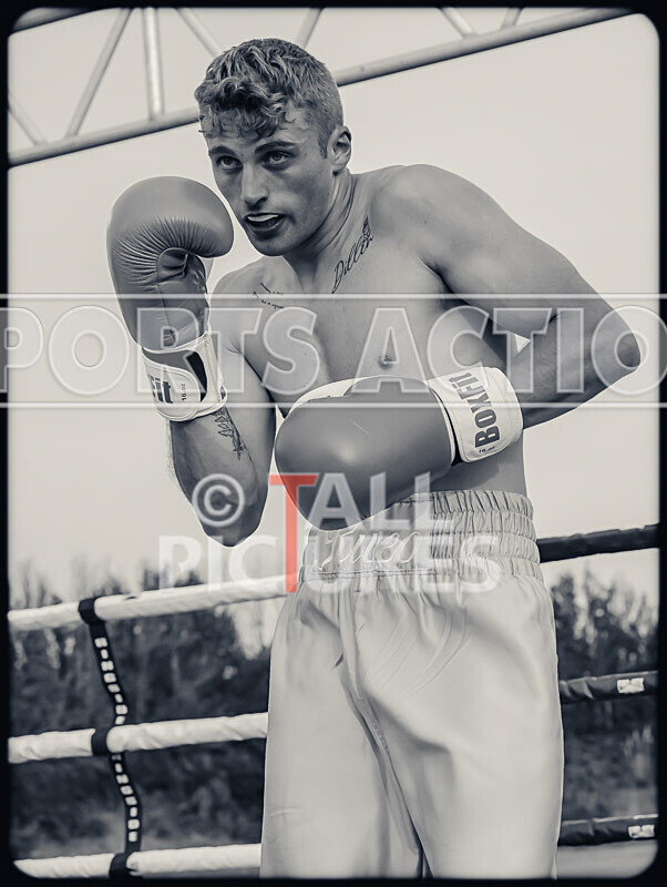 BOUT 11 - Raging Bull Jay Rive v Reece the Bomber Blondel-46 - BOUT 11 - 'Raging Bull' Jay Rive v Reece 'the Bomber' Blondel