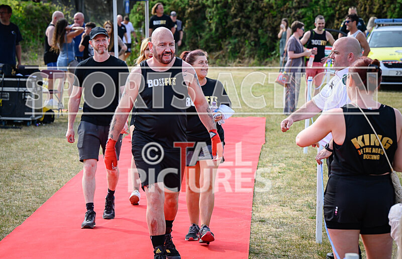 BOUT 5 - Martin the Swinger Budge v Wayne the Renegade Ogier-2 - BOUT 5 - Martin 'the Swinger' Budge v Wayne 'the Renegade' Ogier