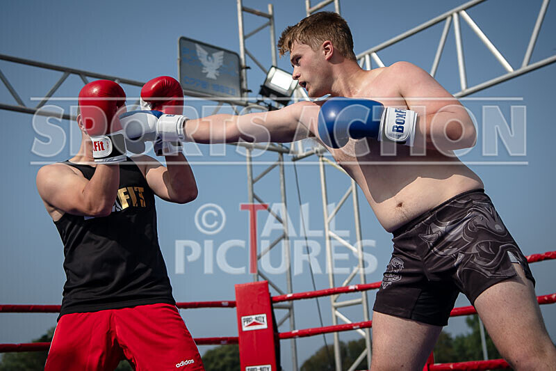 BOUT 1 - Ivan -El Terrible- v Elliot Cocket-12 - BOUT 1 - Ivan 'El Terrible' Donaldson v Elliot Cocket