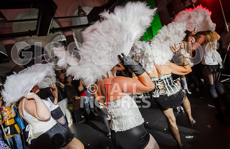 Retro Festival_Flower Market 2020-30 - RETRO FESTIVAL 2020_THE FLOWER MARKET SCENE