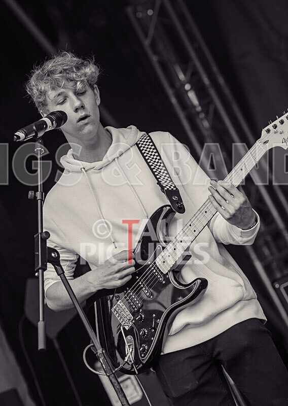 High Voltage-4 - HIGH VOLTAGE