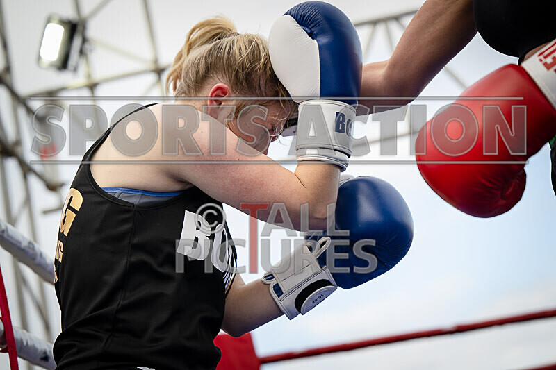 BOUT 9- Lauren Thunder Damage Hallett v Dee the Machine Marsden-32 - BOUT 9- Lauren 'Thunder Damage' Hallett v Dee 'the Machine' Marsden