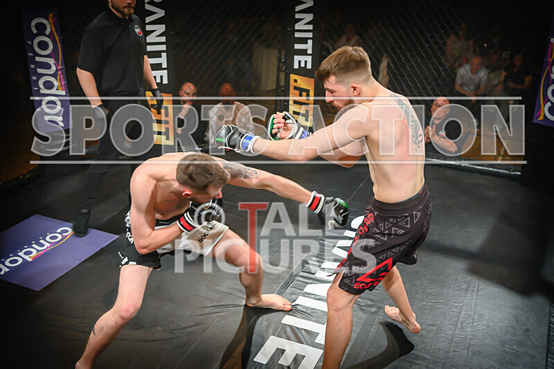 BOUT- 11 - James Jeune v Matt Iwon-53 - BOUT 11 - James Jeune v Matt Iwon