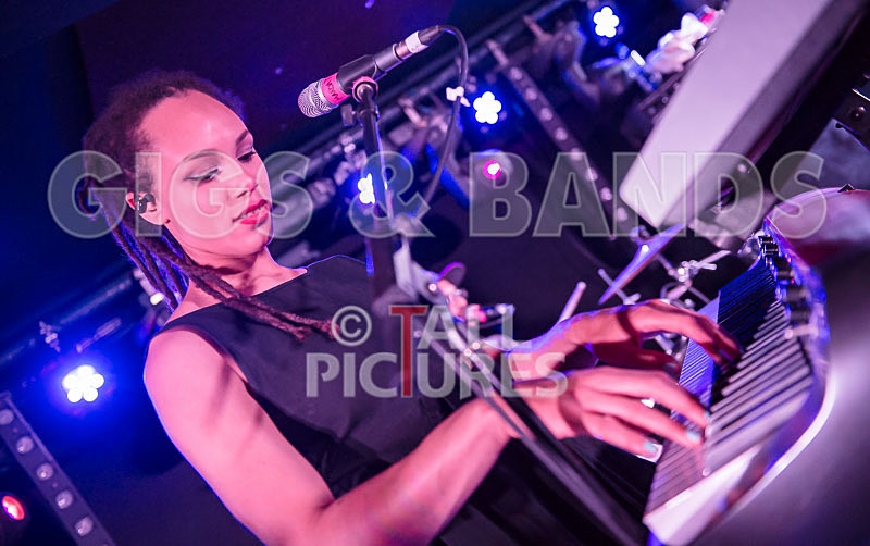 The Skints-1 - THE SKINTS