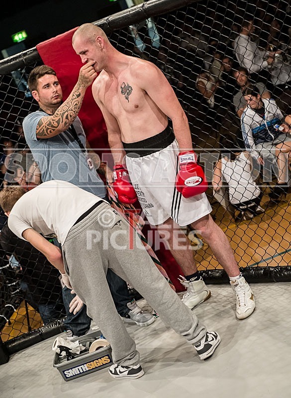 Cage Fighting_2012_Bout 4-22 - BOUT-4