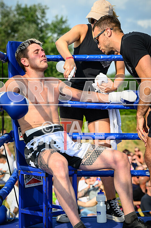 BOUT 7 - Luke Graham v Jan the Dutch Destroyer Dame-51 - BOUT 7 - Luke Graham v Jan 'the Dutch Destroyer' Dame