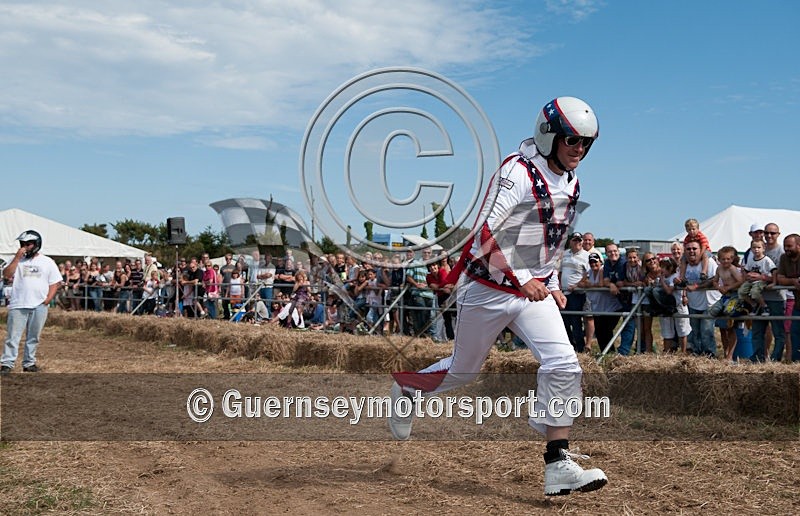 Hogwash_09-80 - HOGWASH 2009 - SCENE