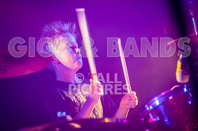 The Goo Fighters-32 - THE GOO FIGHTERS