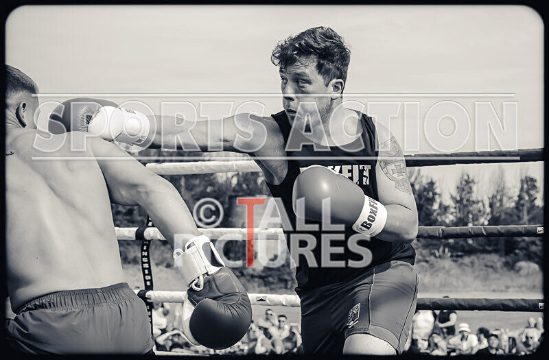 BOUT 4 - Sam Kamikazae Kissack v Charlie White-6 - BOUT 4 - Sam 'Kamikazae' Kissack v Charlie White