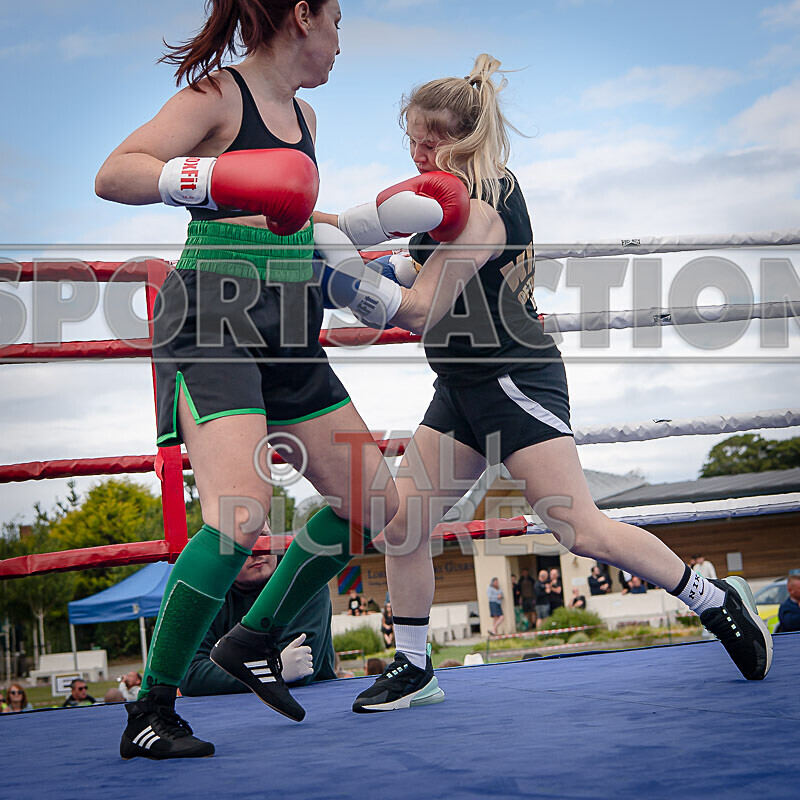 BOUT 9- Lauren Thunder Damage Hallett v Dee the Machine Marsden-41 - BOUT 9- Lauren 'Thunder Damage' Hallett v Dee 'the Machine' Marsden
