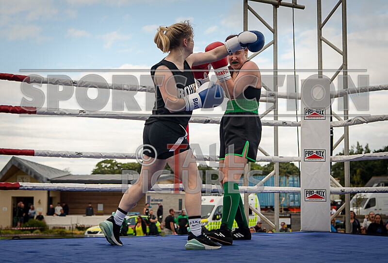 BOUT 9- Lauren Thunder Damage Hallett v Dee the Machine Marsden-39 - BOUT 9- Lauren 'Thunder Damage' Hallett v Dee 'the Machine' Marsden
