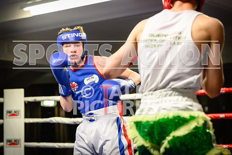 BOUT- 5 - Arnie Watson v Ryan Henry-19 - BOUT 5 - Arnie Watson v Ryan Henry