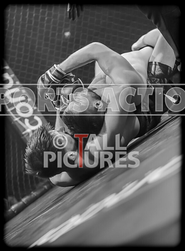 BOUT- 11 - James Jeune v Matt Iwon-8 - BOUT 11 - James Jeune v Matt Iwon