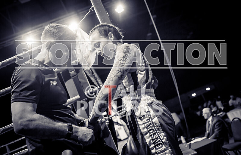 BOUT 6- Emma Martin v Stephanie Adlington-1 - BOUT 6: Emma Martin v Stephanie Adlington